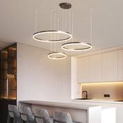 Arisha Moderna Anillos Metal/Acrílico Lámpara Colgante Negra/Dorada/Café — imagen 16 | Aura Lighting