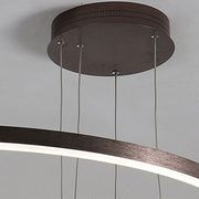 Arisha Moderna Anillos Metal/Acrílico Lámpara Colgante Negra/Dorada/Café — imagen 8 | Aura Lighting
