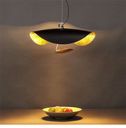 Arisha Moderna Irregularmente Metal Lámpara Colgante Negra/Blanca — imagen 3 | Aura Lighting