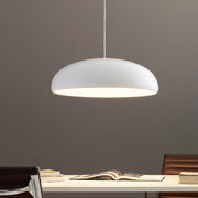 Arisha Nordica Doma Metal/Acrílico Lámpara Colgante Negra/Blanca — imagen 2 | Aura Lighting