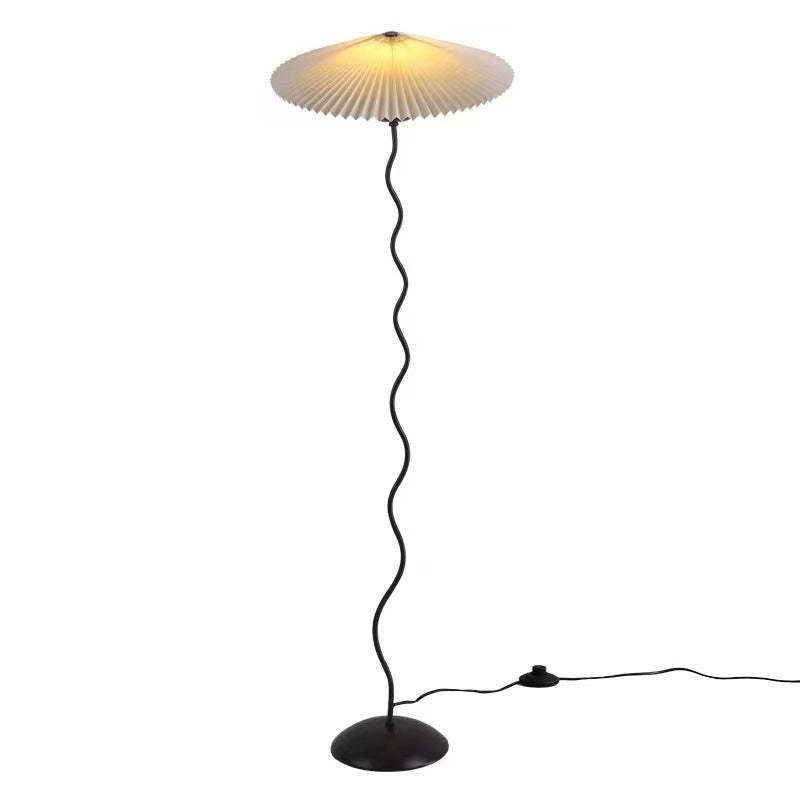 Mira Dinamarca Vintaje Forma de Paraguas Lámpara de Pie Blanca/Roja — imagen 10 | Aura Lighting