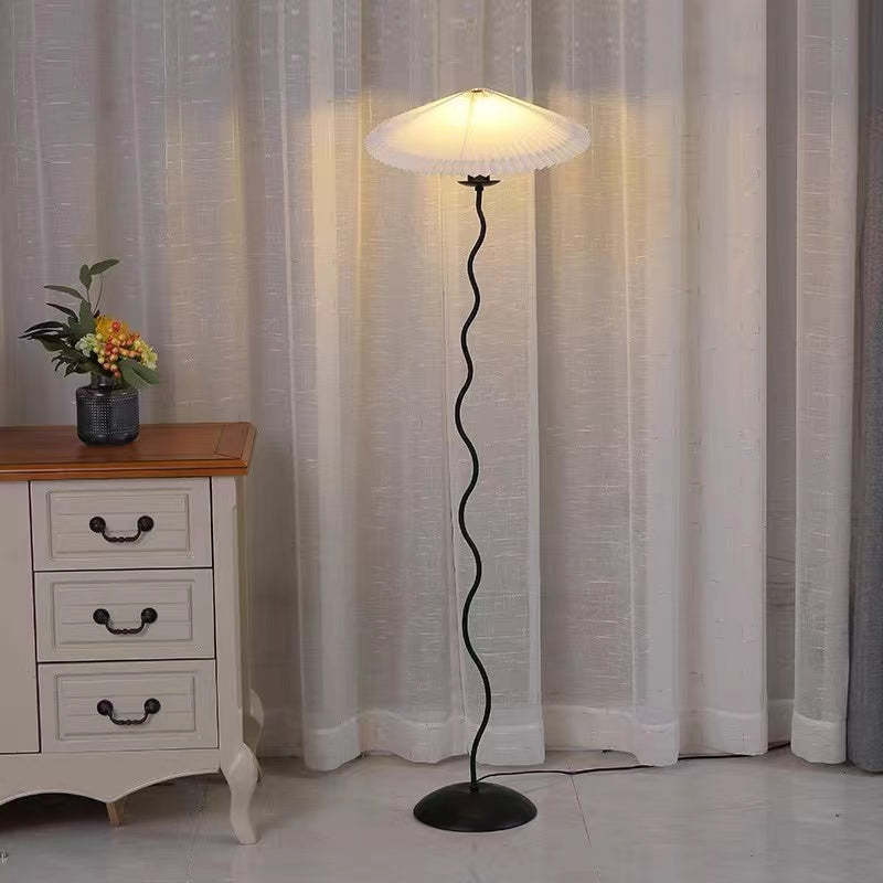 Mira Dinamarca Vintaje Forma de Paraguas Lámpara de Pie Blanca/Roja — imagen 3 | Aura Lighting