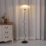 Mira Dinamarca Vintaje Forma de Paraguas Lámpara de Pie Blanca/Roja — imagen 3 | Aura Lighting