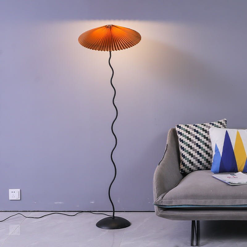 Mira Dinamarca Vintaje Forma de Paraguas Lámpara de Pie Blanca/Roja — imagen 8 | Aura Lighting