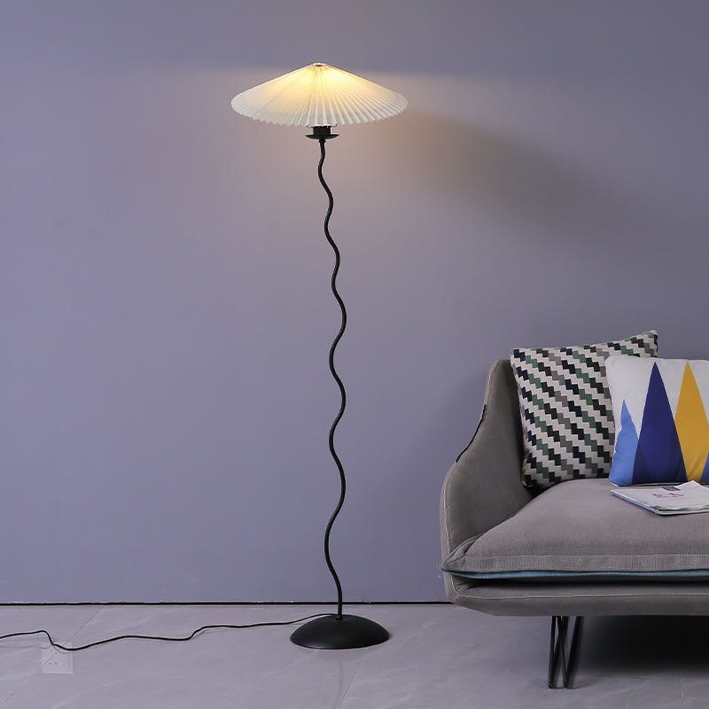 Mira Dinamarca Vintaje Forma de Paraguas Lámpara de Pie Blanca/Roja — imagen 9 | Aura Lighting
