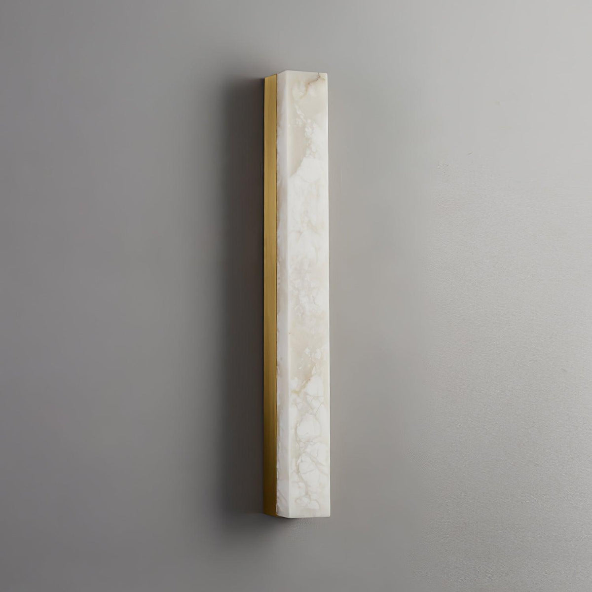 Kristy Lámpara de Pared Lineal de Latón y Alabastro — imagen 10 | Aura Lighting