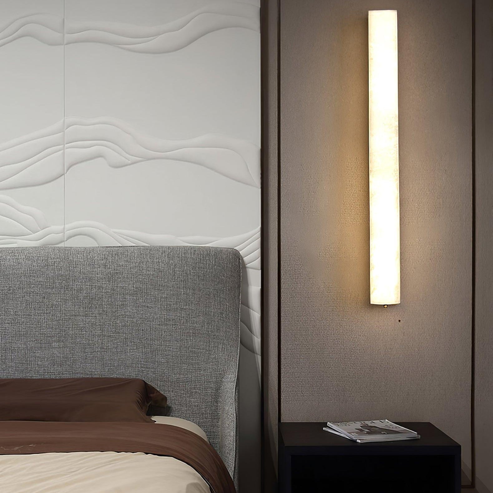 Kristy Lámpara de Pared Lineal de Latón y Alabastro — imagen 14 | Aura Lighting