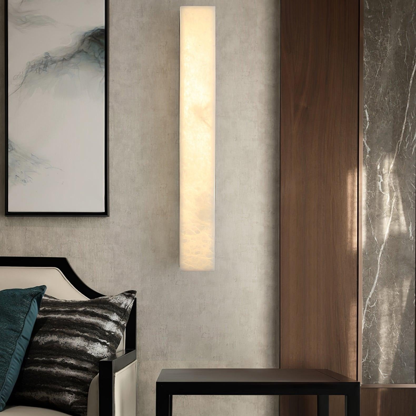 Kristy Lámpara de Pared Lineal de Latón y Alabastro — imagen 15 | Aura Lighting