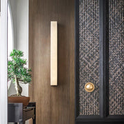 Kristy Lámpara de Pared Lineal de Latón y Alabastro — imagen 16 | Aura Lighting