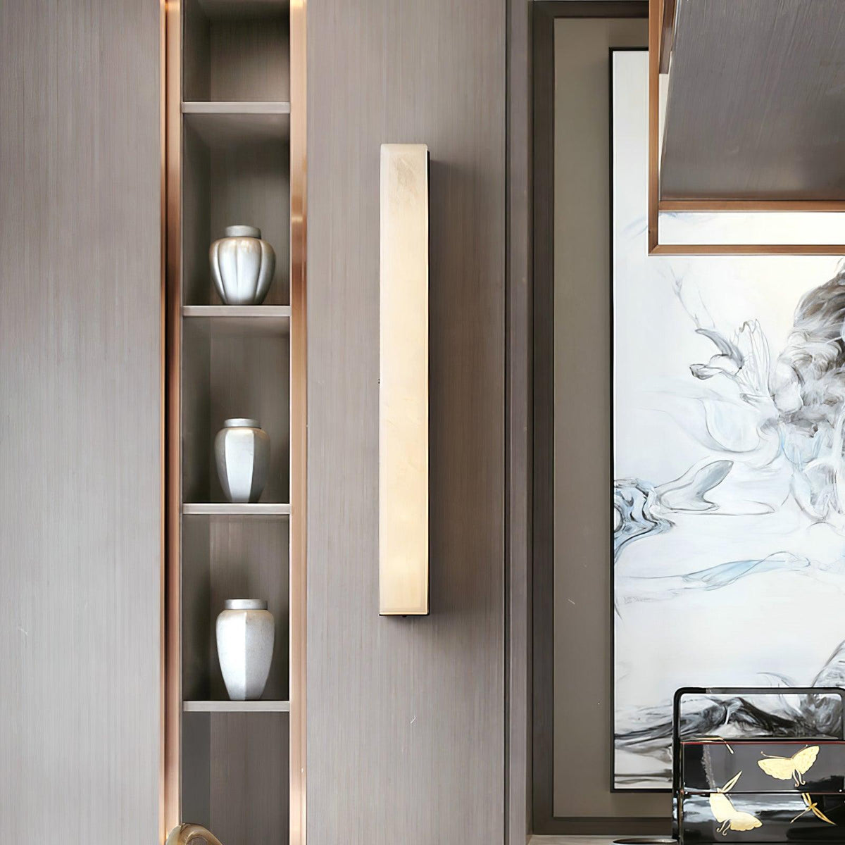 Kristy Lámpara de Pared Lineal de Latón y Alabastro — imagen 17 | Aura Lighting