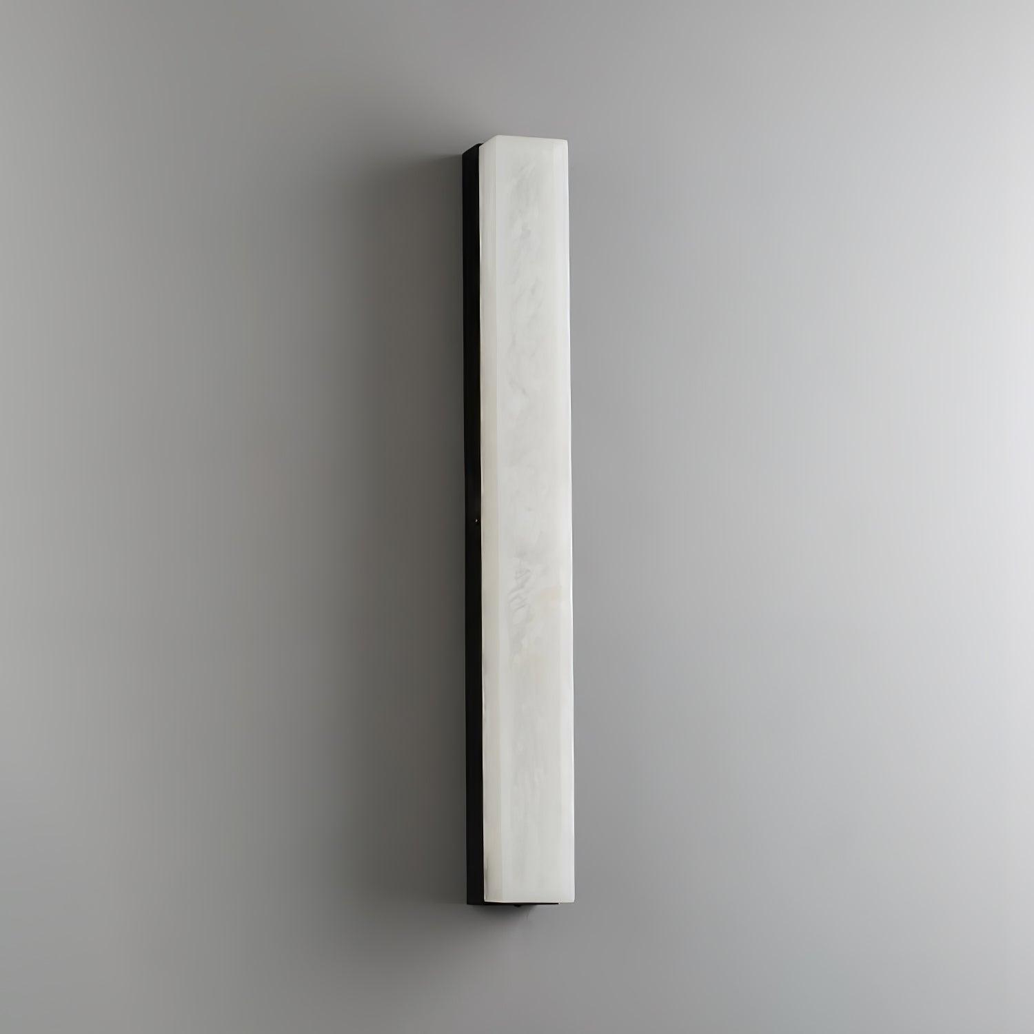 Kristy Lámpara de Pared Lineal de Latón y Alabastro — imagen 20 | Aura Lighting