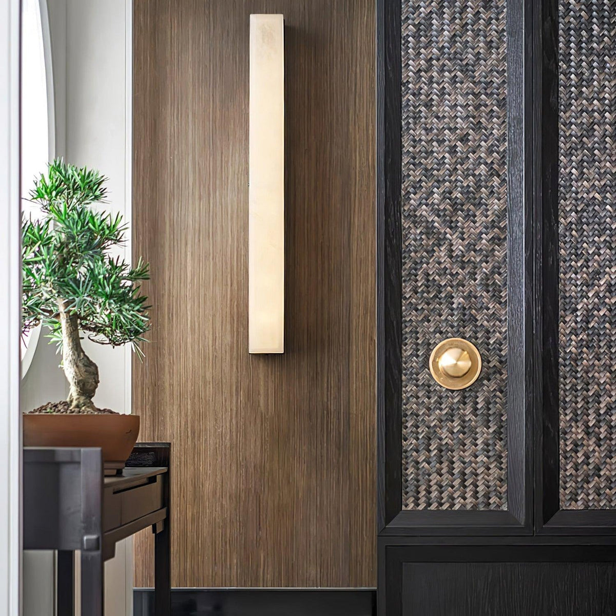 Kristy Lámpara de Pared Lineal de Latón y Alabastro — imagen 8 | Aura Lighting