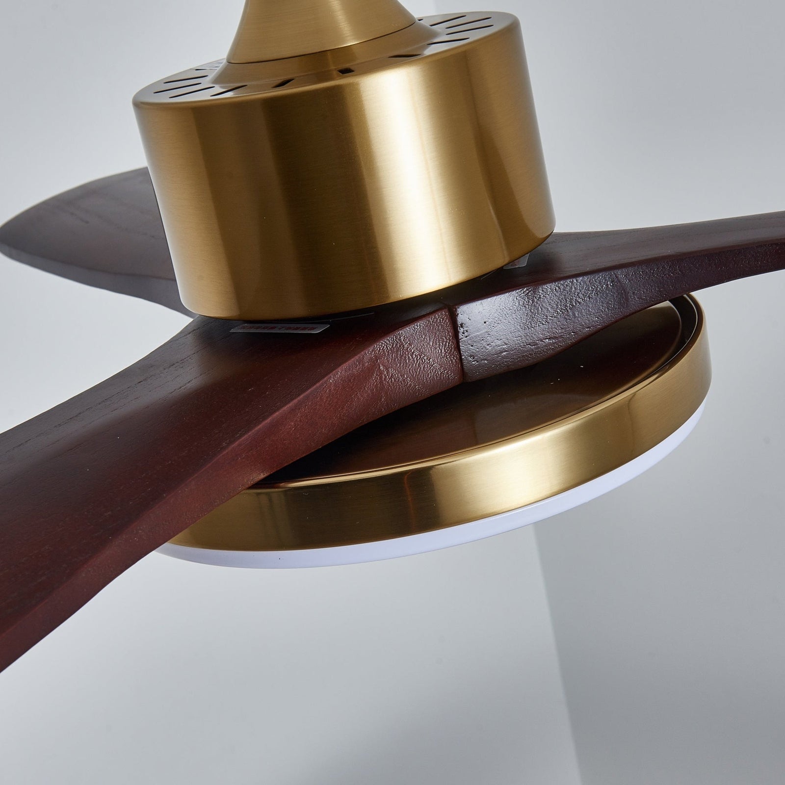 Lámpara Ventilador de Techo Moderna Xen de Madera, desde otro ángulo