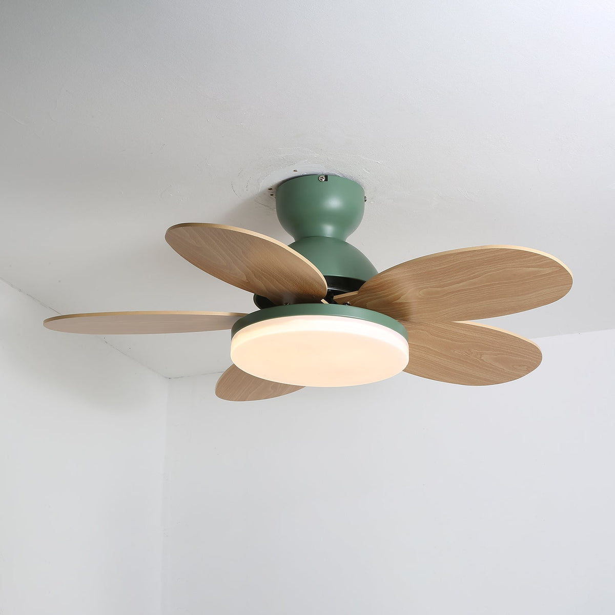 Liora Ventilador de Techo con Luz de Cristal Colorido para Niños — imagen 48 | Aura Lighting