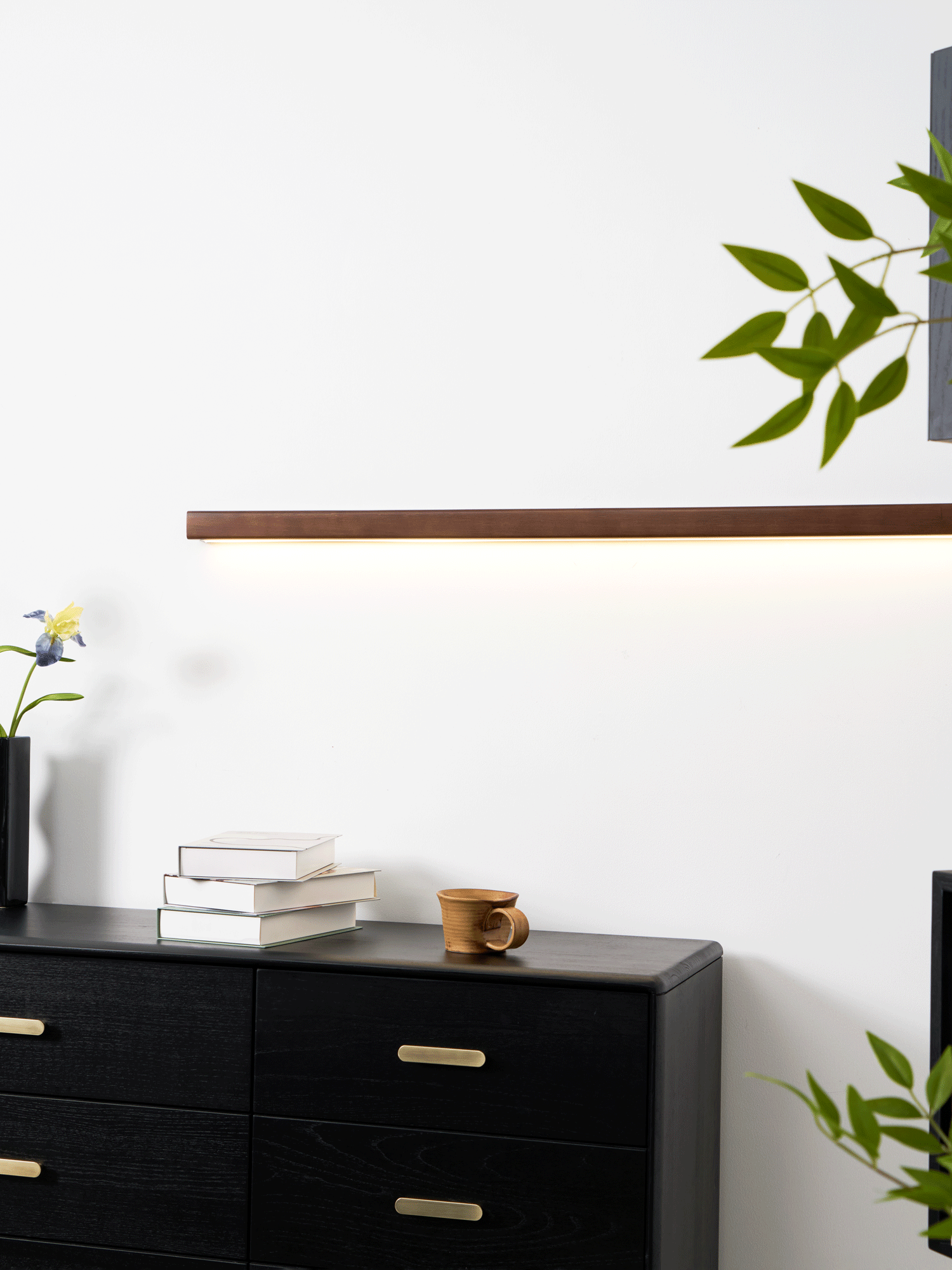 Arlo Linear Wood Wall Light - Aura Lighting