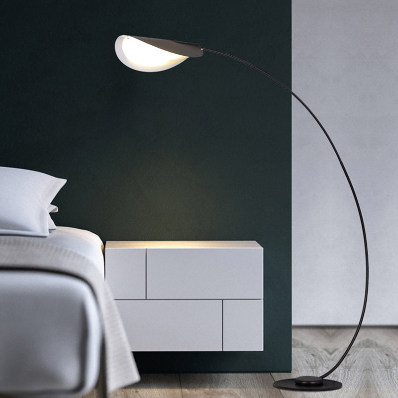 Mira Moderna Geométrica Metal LED Lámpara de Pie Negra — imagen 3 | Aura Lighting
