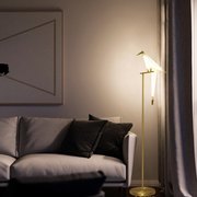 Mira Moderna Geométrico Metal/Acrílico LED Lámpara de Pie Blanca — imagen 5 | Aura Lighting