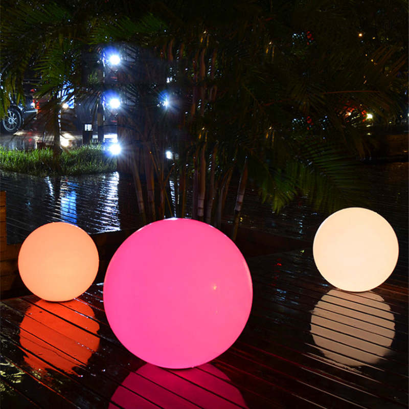 Mira Moderna Esfera Acrílico Luz Exterior Lámpara de Pie Blanca — imagen 12 | Aura Lighting