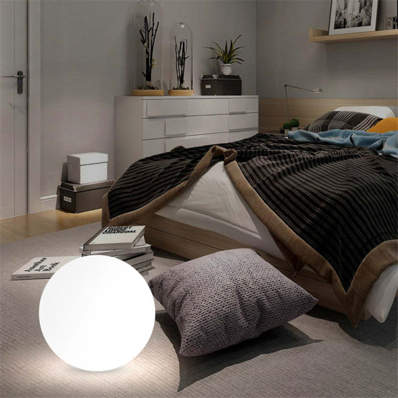 Mira Moderna Esfera Acrílico Luz Exterior Lámpara de Pie Blanca — imagen 5 | Aura Lighting