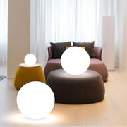 Mira Moderna Esfera Acrílico Luz Exterior Lámpara de Pie Blanca — imagen 6 | Aura Lighting