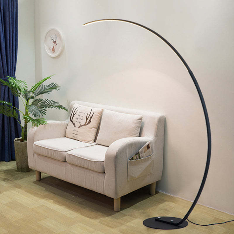 Mira Moderna Lineal Metal/Silicio LED Lámpara de Pie, Negra/Blanca — imagen 3 | Aura Lighting