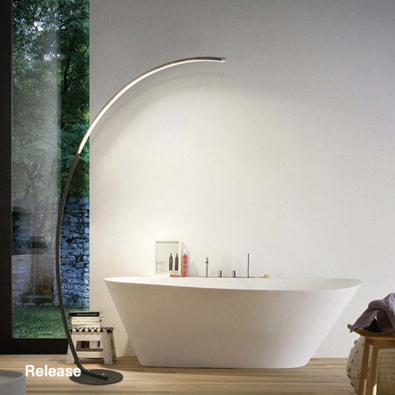 Mira Moderna Lineal Metal/Silicio LED Lámpara de Pie, Negra/Blanca — imagen 5 | Aura Lighting