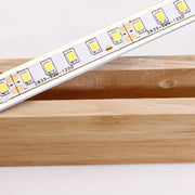 Muto Moderno Rectángulo Ajustable Metal/Acrílico LED Aplique de Pared Madela — imagen 9 | Aura Lighting