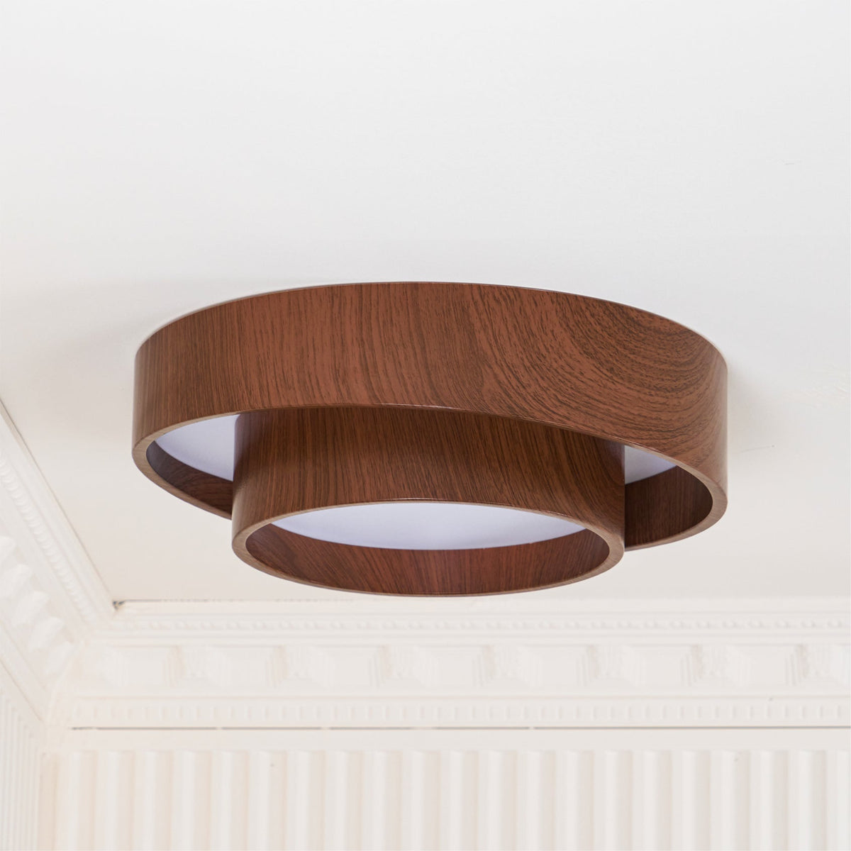 Muto Lámpara de Techo de Doble Aro en Color Nogal — imagen 15 | Aura Lighting