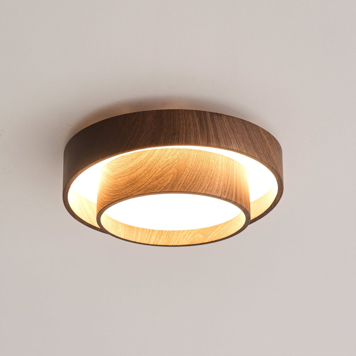 Muto Lámpara de Techo de Doble Aro en Color Nogal — imagen 20 | Aura Lighting