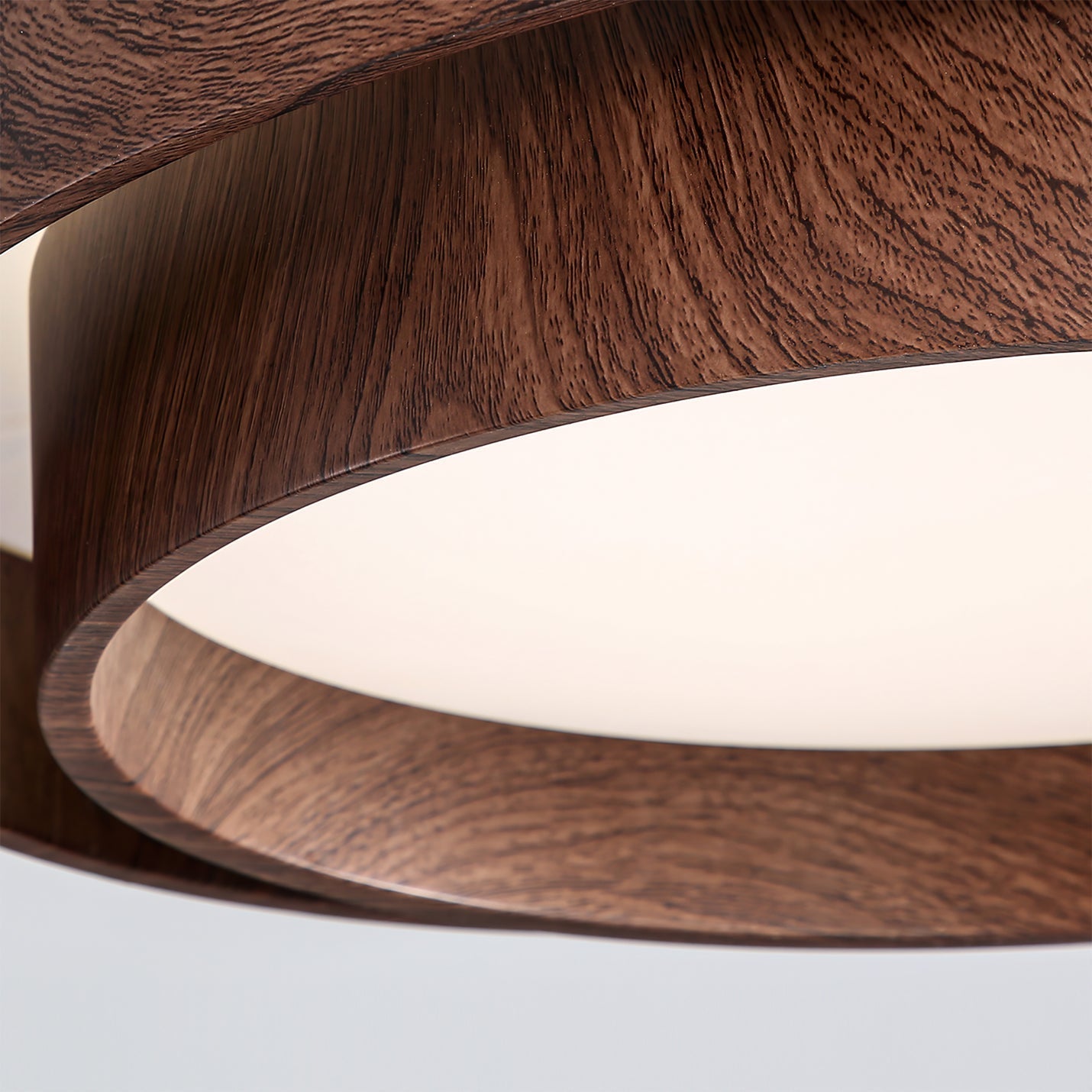 Muto Lámpara de Techo de Doble Aro en Color Nogal — imagen 3 | Aura Lighting