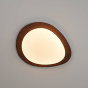 Muto Lámpara de Techo Nogal con Forma de Guijarro — imagen 12 | Aura Lighting