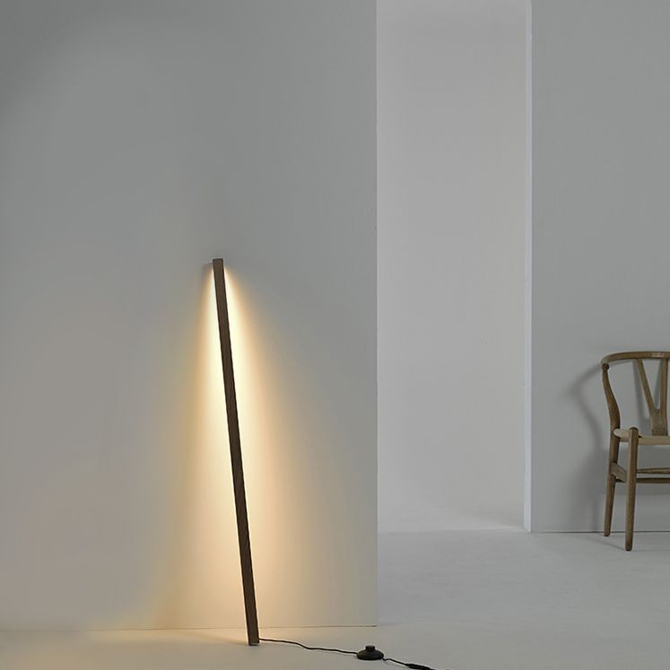 Muto Lámpara de Pie Minimalista Lineal Madera  2 Colores — imagen 3 | Aura Lighting