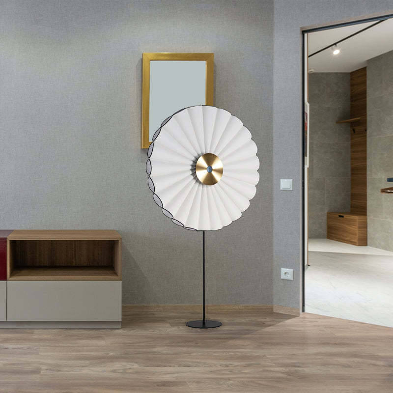 Mira Moderna Geométrica Metal LED Lámpara de Pie Blanco/Azul — imagen 6 | Aura Lighting