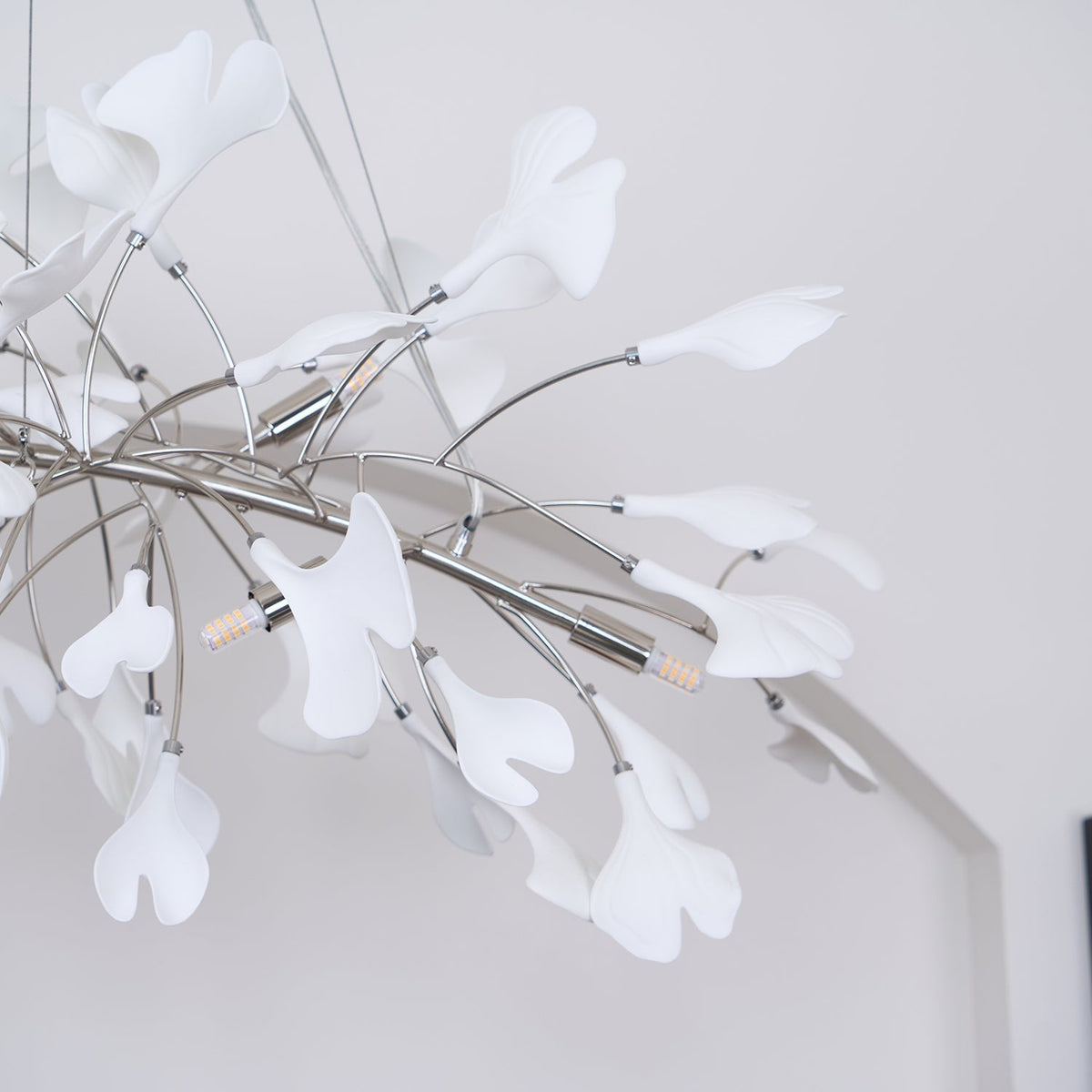 Olivia Lámpara de Araña Gingko Art Decó Inclinada Hacia Abajo — imagen 24 | Aura Lighting