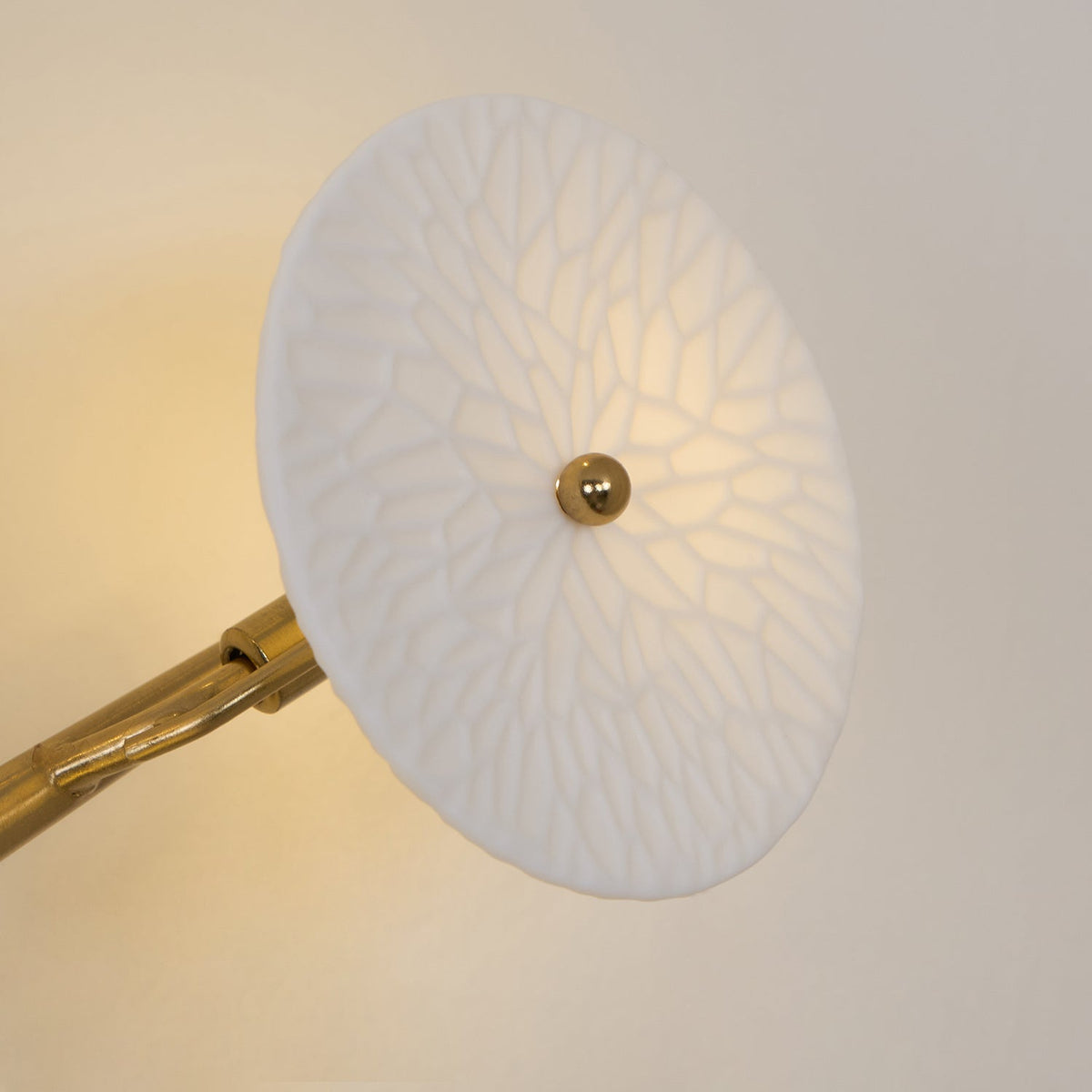 Olivia Lámpara de Pared con Pétalos de Loto — imagen 24 | Aura Lighting