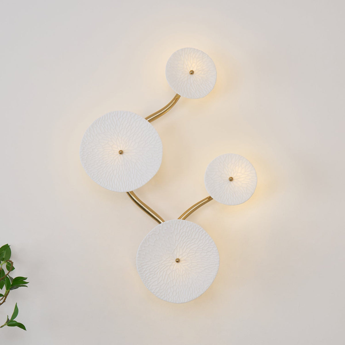 Olivia Lámpara de Pared con Pétalos de Loto — imagen 5 | Aura Lighting