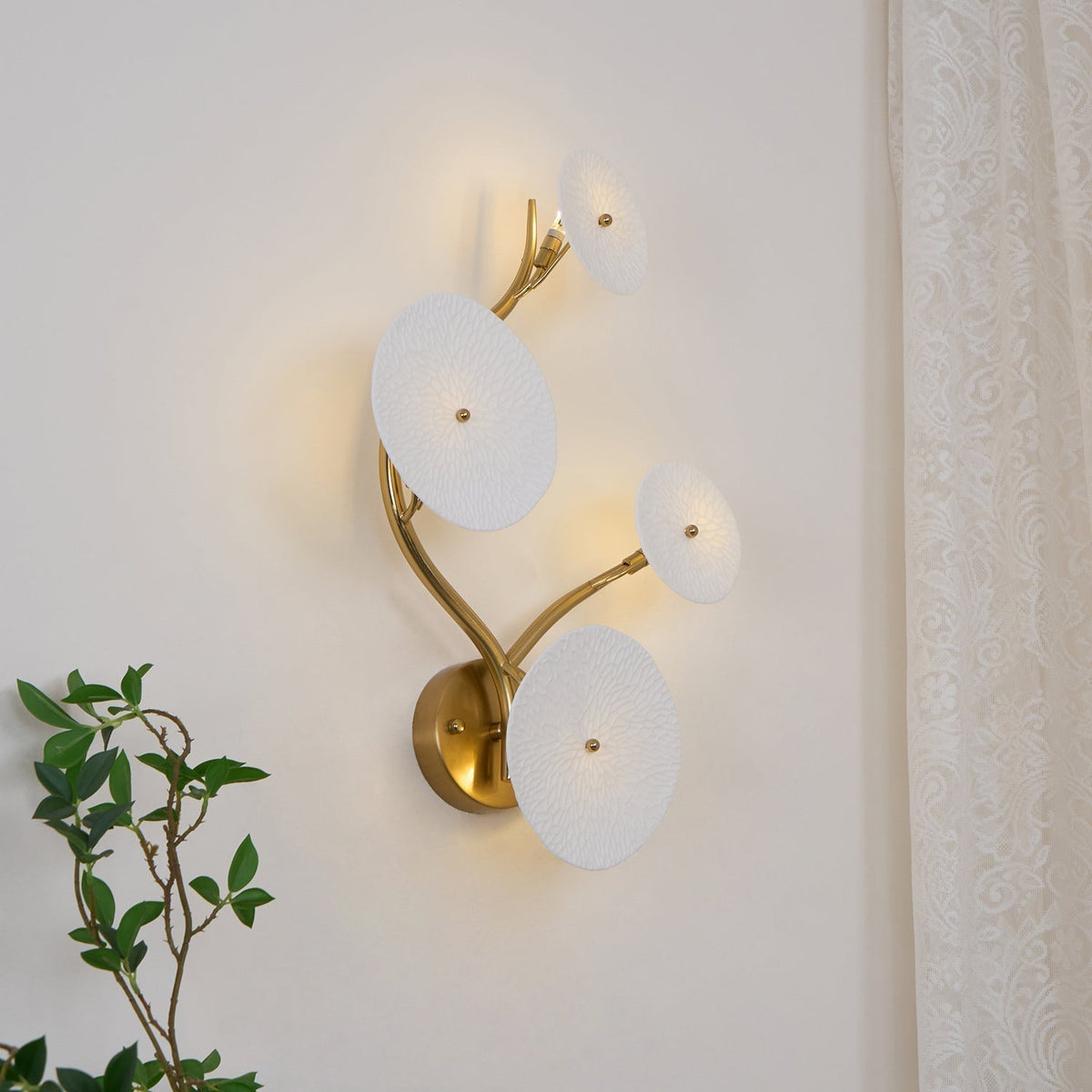 Olivia Lámpara de Pared con Pétalos de Loto — imagen 6 | Aura Lighting