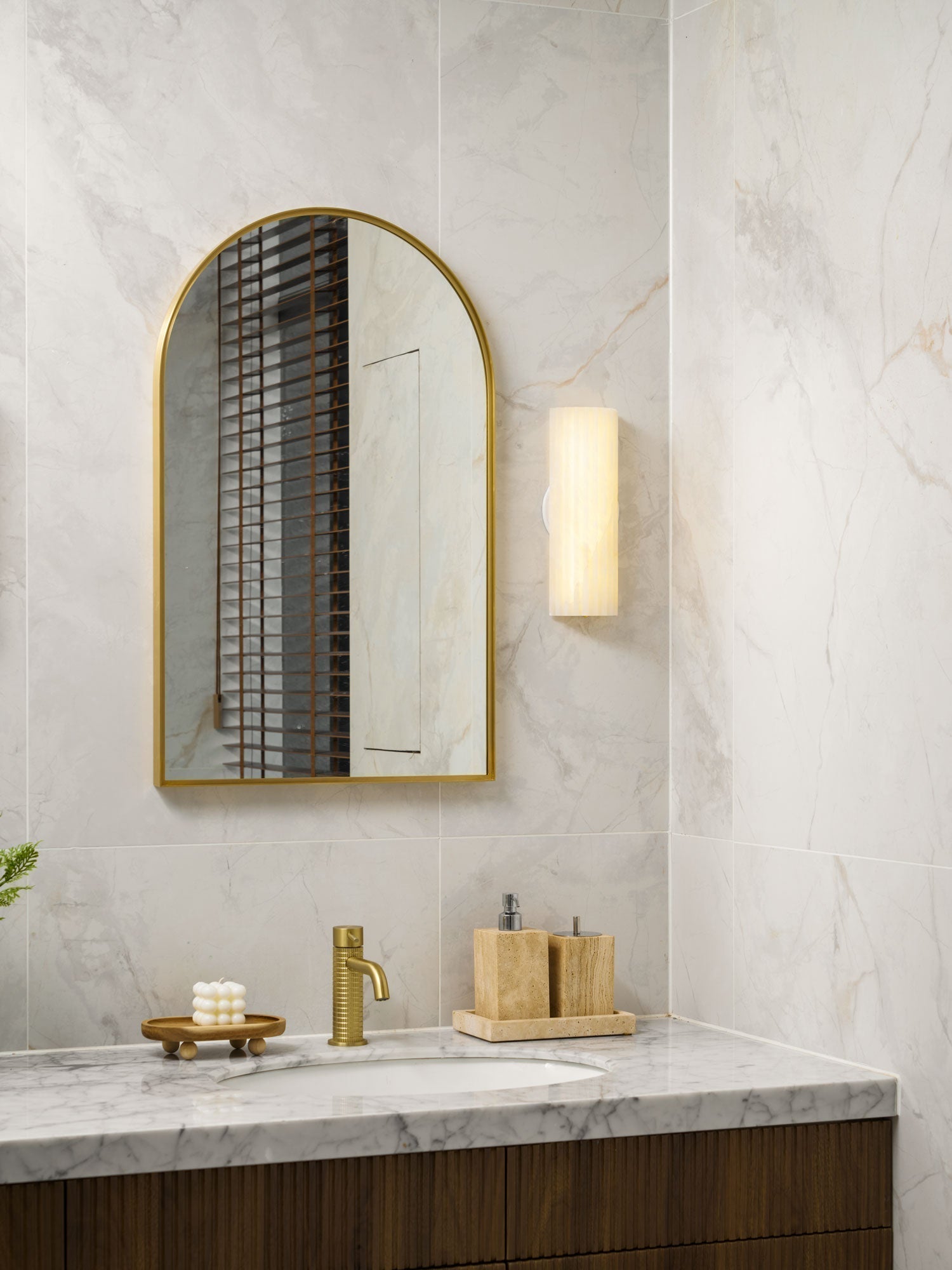Orcarion Alabaster Wall Lamp - Aura Lighting
