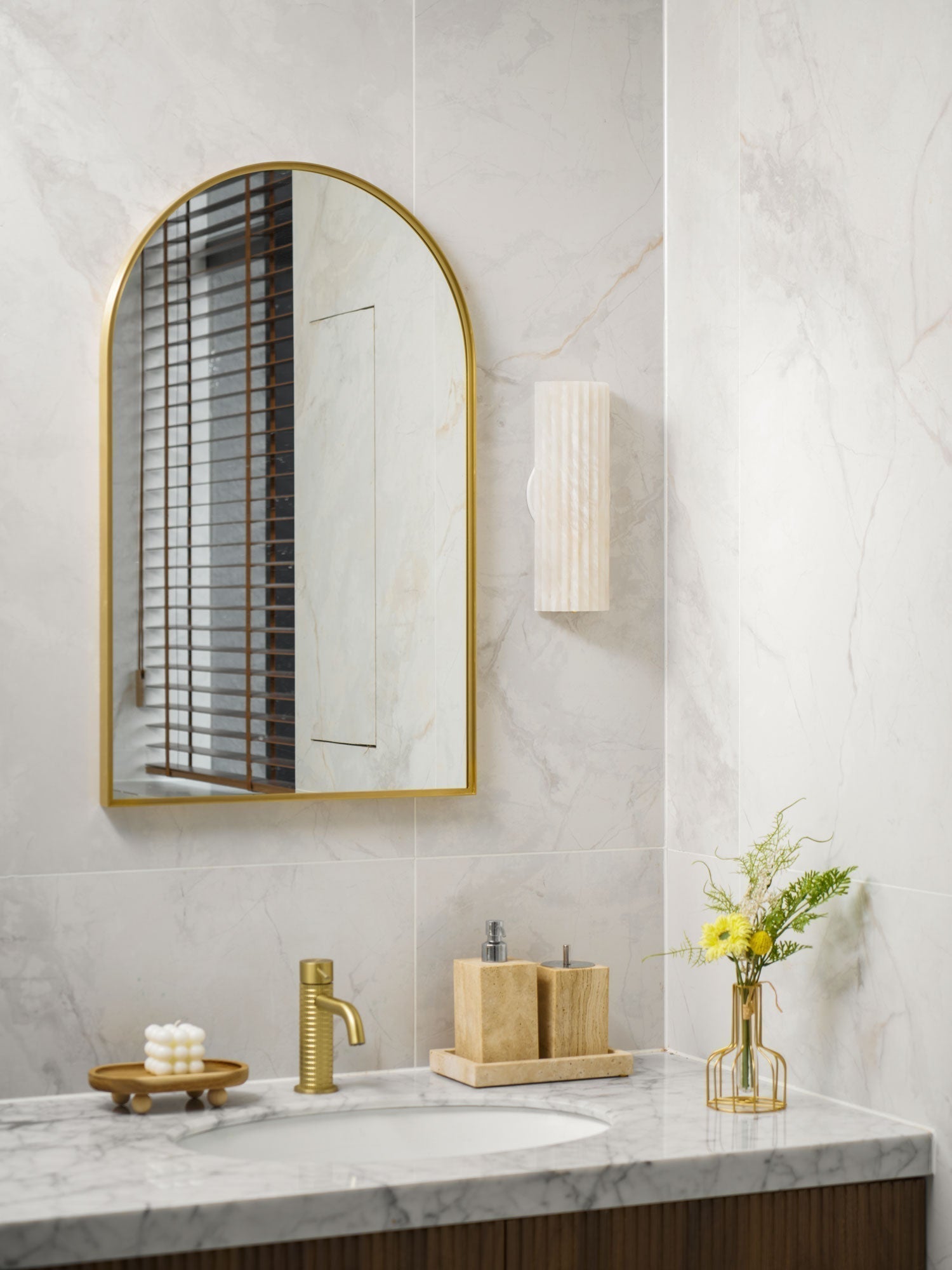 Orcarion Alabaster Wall Lamp - Aura Lighting