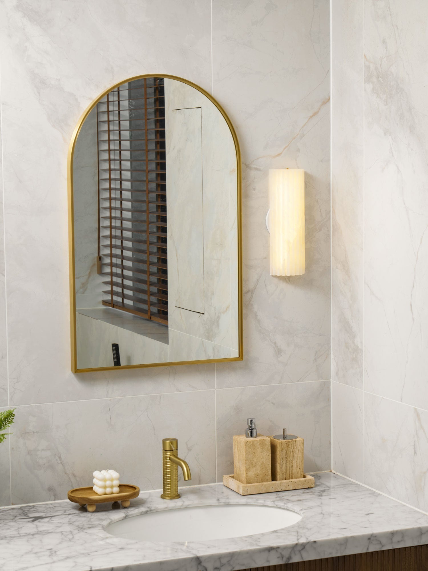 Orcarion Alabaster Wall Lamp - Aura Lighting