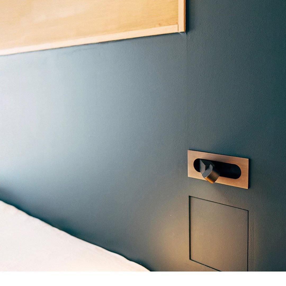 Modern LED Bedside Reading Light - Aura Lighting