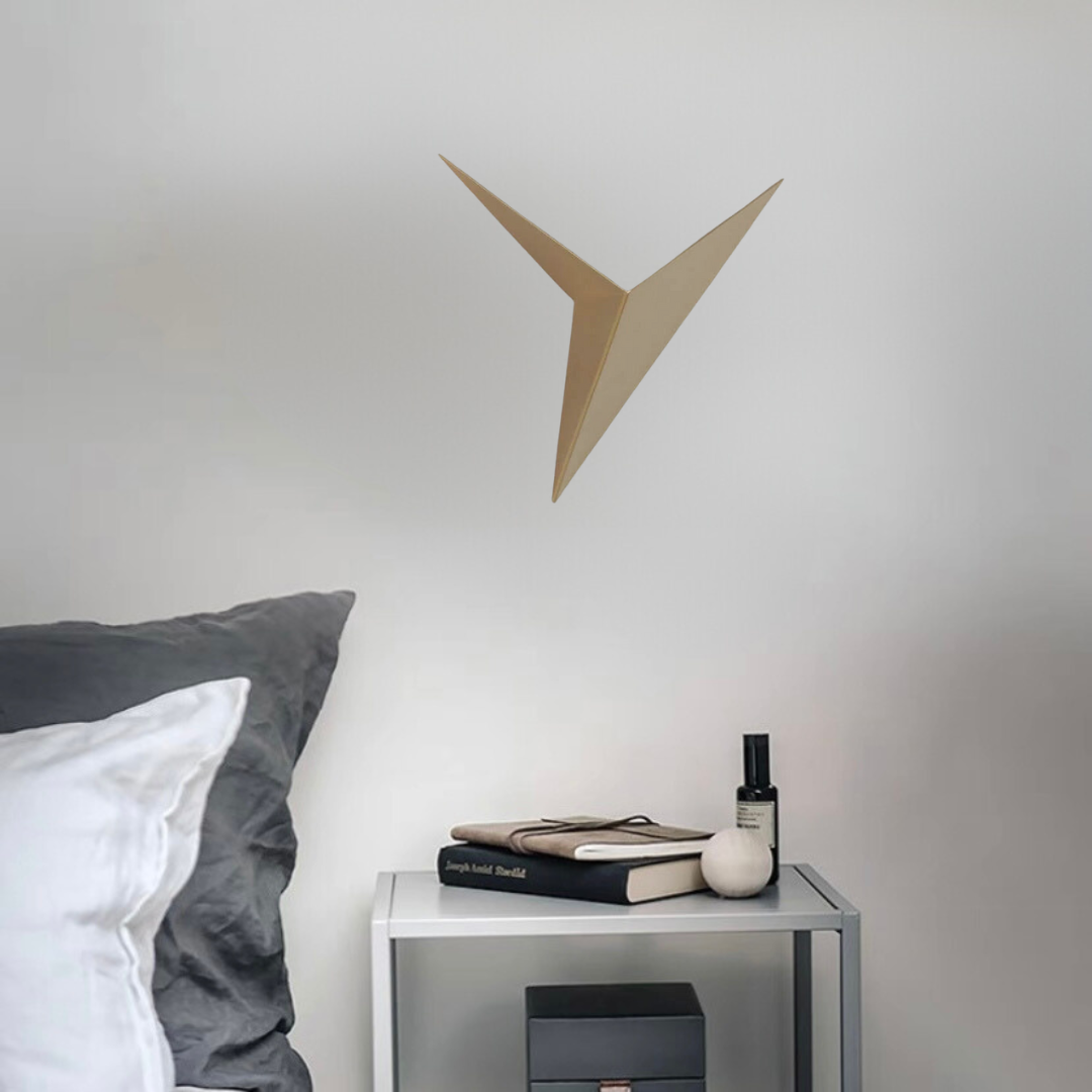 Ray Minimalita Triángulo LED Aplique de Pared — imagen 10 | Aura Lighting