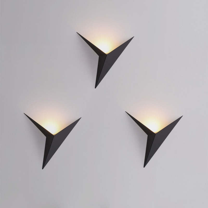 Ray Minimalita Triángulo LED Aplique de Pared — imagen 2 | Aura Lighting