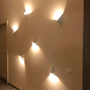 Ray Minimalita Triángulo LED Aplique de Pared — imagen 3 | Aura Lighting
