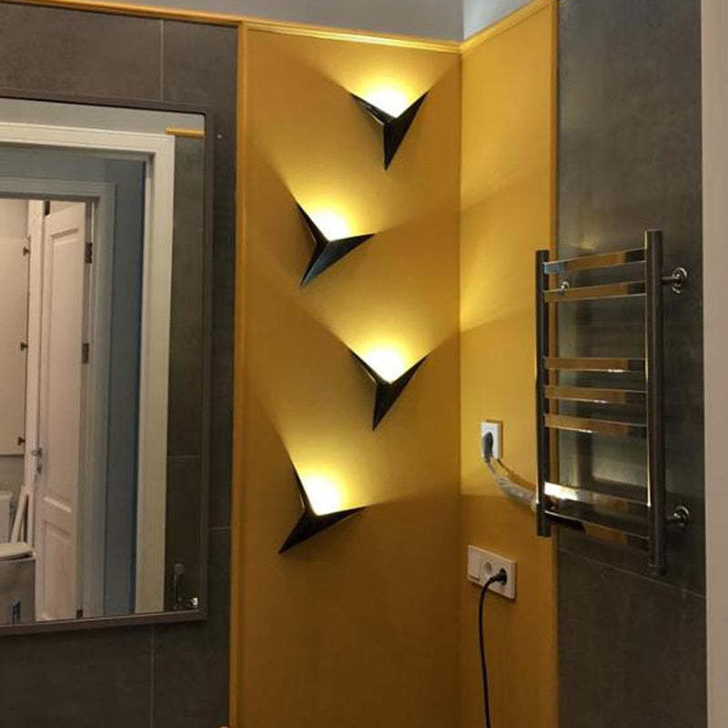 Ray Minimalita Triángulo LED Aplique de Pared — imagen 5 | Aura Lighting