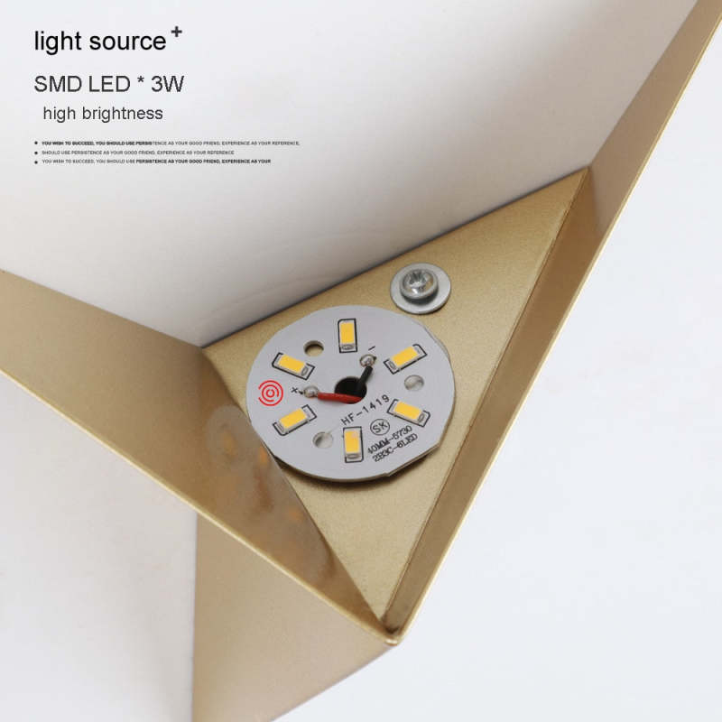 Ray Minimalita Triángulo LED Aplique de Pared — imagen 9 | Aura Lighting