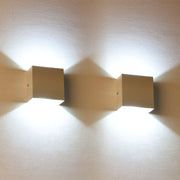 Ray Moderno Doble Foco Metal Aplique de Pared Exterior Negro/Blanco — imagen 16 | Aura Lighting