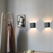 Ray Moderno Doble Foco Metal Aplique de Pared Exterior Negro/Blanco — imagen 17 | Aura Lighting