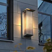 Ray Retro Cuboide Metal/Acrílico LED Aplique de Pared Exterior Negro — imagen 2 | Aura Lighting