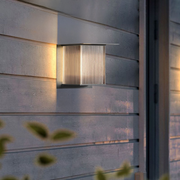 Ray Retro Cuboide Metal/Acrílico LED Aplique de Pared Exterior Negro — imagen 8 | Aura Lighting